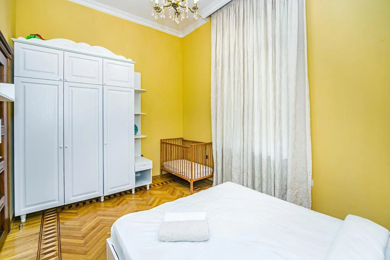 Continental 4 Rooms Baku Apartment