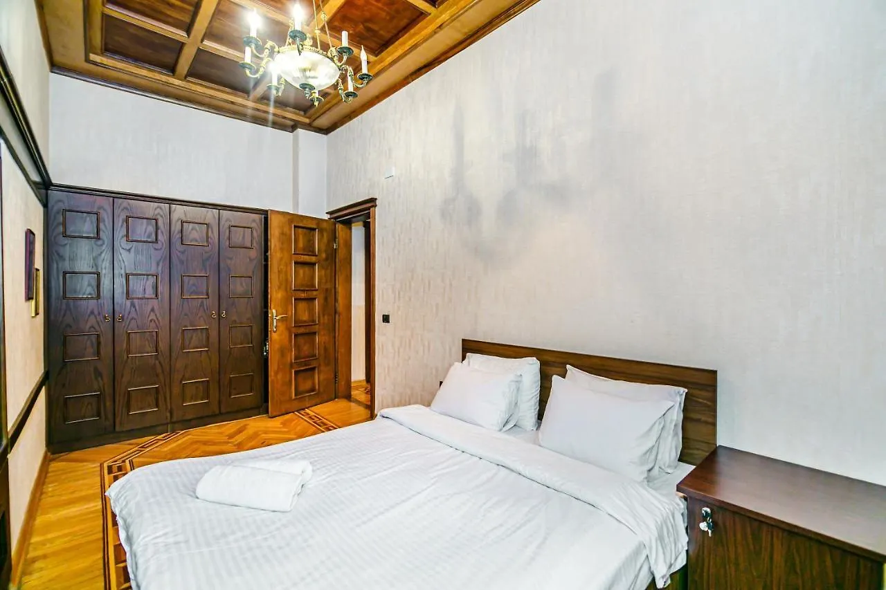 Continental 4 Rooms Baku Apartment
